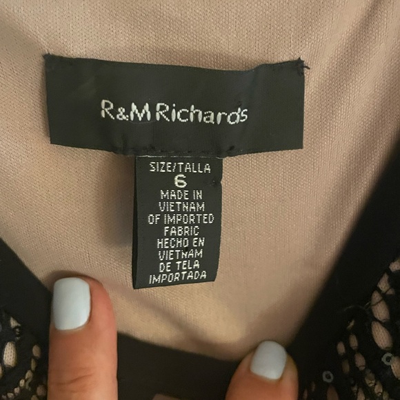 Absolutely stunning! And comfortable too! R&M Richards Gorgeous Black Dress - Picture 8 of 8
